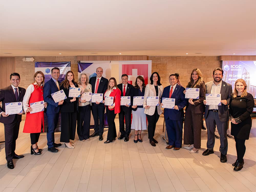 Miembros de Junta Directiva de pie